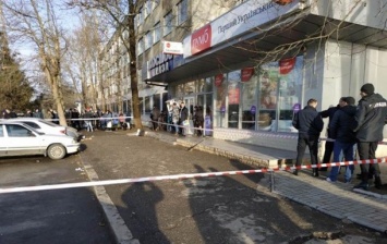 В Николаеве у здания суда расстреляли двух человек