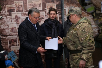 В Днепре Анатолий Гриценко встретился с военнослужащими в Музее АТО