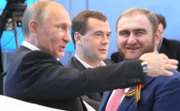 «Медведев - следующий»: Путин мог посадить Арашуковых, чтобы поправить свой рекордно низкий рейтинг