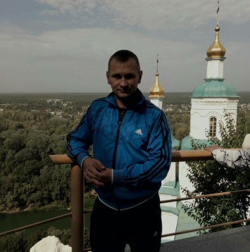 Более десяти лет спасал людей. В Харькове борются за жизнь пожарного