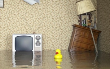 Мокрый Днепр: на Орловской дом заливает водой