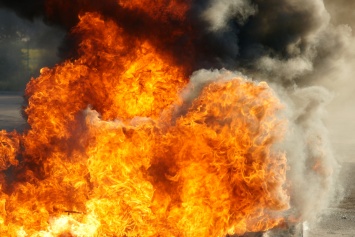 Появилось видео пожара в морском порту в Николаеве: "столб дыма до небес"