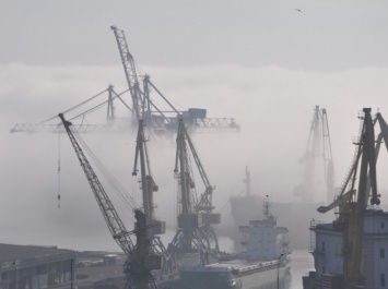 Лоцманская проводка в портах Херсона и Николаева ограничена из-за тумана