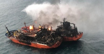 Активно горят: русские так и не потушили пожар на танкерах у Керческого пролива