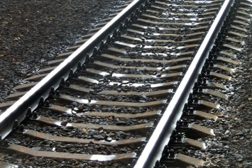 В Сумской области неизвестные разобрали рельсы, поезда задержались на час