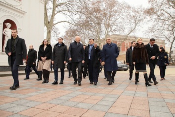 Министры иностранных дел Украины и Турции посетили Стамбульский парк