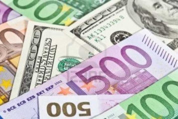 Украинцы смогут получать зарплату в долларах и евро