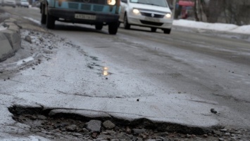 Где в Украине самые плохие дороги и сколько нужно денег для их ремонта