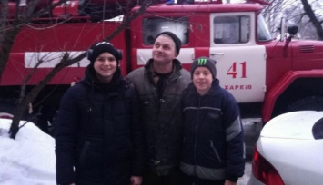 В Харькове бойцы ГСЧС спасли школьников из ледяного болота