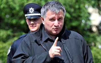 Аваков пообещал разобраться в законности увольнения Аласании