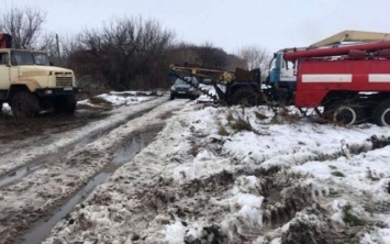 На Днепропетровщине сотрудники ГСЧС помогли водителю экскаватора