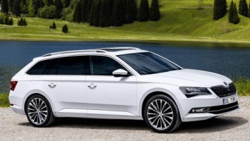 «Это не Land Cruiser все-таки»: Динамика нового Skoda Superb Combi разочаровала блогера