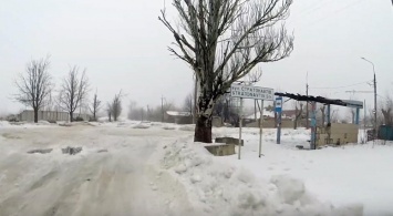 "Людей на улице ноль": в сети показали фото поселка около разрушенного аэропорта в Донецке