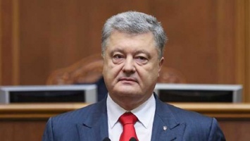 Порошенко вошел в ЦИК через черный ход, чтобы не встречаться с активистами