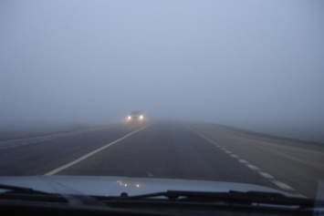 Густой туман и скользкий асфальт - водителей предупредили о новых опасностях