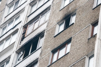 В киевской многоэтажке вспыхнул сильнейший пожар (фото, видео)