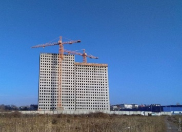 "Архитектурное дно": в Лузановке строят дом-муравейник