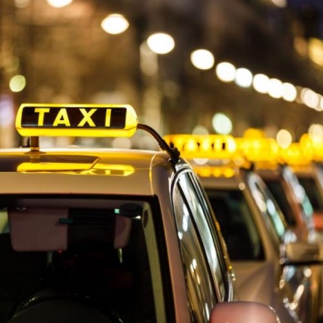 «Таксерам никто не должен!»: Россияне выступили против требующих поднять зарплату таксистов