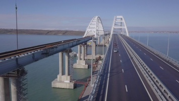 Крымский мост смоет вместе с берегом: строителям указали на фатальную ошибку