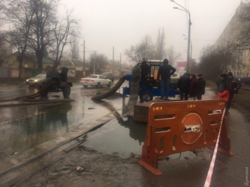 Потоп на Люстдорфской продолжается: "Инфоксводоканал" подумывает прекратить водоснабжение половины Одессы