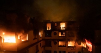 В элитном районе Парижа горит дом: погибли жильцы и пострадали пожарные