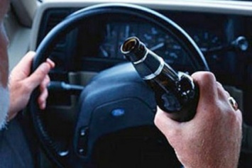 В Мариуполе инструктор вождения попался пьяным за рулем учебной машины