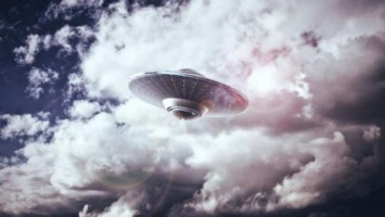 В Сети появились новые кадры впечатляющей посадки НЛО в Англии