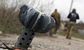 За минувшие сутки боевики 12 раз открывали огонь по позициям ВСУ, ранен украинский военный, - штаб