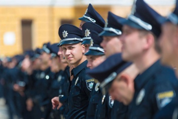 Харьковчан зовут на работу в полицию (зарплата)