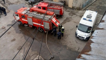 В Запорожье горел завод - пострадала женщина