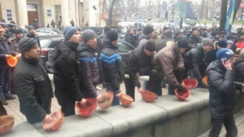 Центр Львова заблокировали сотни шахтеров из-за долгов по зарплате
