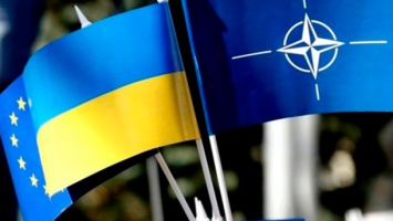 Рада внесла изменения в Конституцию о курсе Украины на вступление в ЕС и НАТО