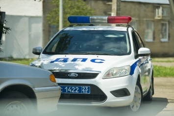 В Краснодаре пьяный водитель "прокатил" полицейского на капоте автомобиля