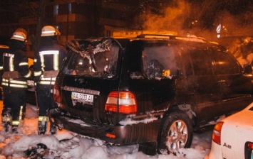 В Киеве на парковке подожгли авто