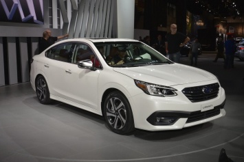 Живые фото и все подробности нового Subaru Legacy 2020