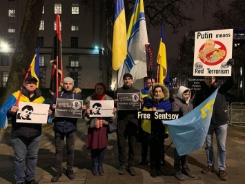 В мире прошел флешмоб в поддержку политзаключенного Сущенко