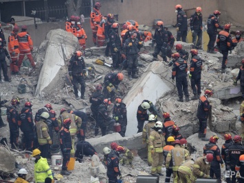 Из-под завалов рухнувшего в Стамбуле дома достали тела 17-ти погибших