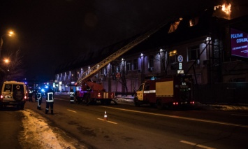 В Киеве на ул. Казимира Малевича горело трехэтажное офисное здание