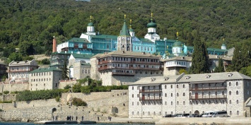 Украинского епископа "новой церкви" отказались пускать в монастырь на Афоне