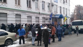 Луценко о стычках под киевским управлением полиции: Мы уже знаем, кто бил лежачего и кто кричал про Бандеру