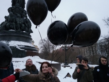 В Петербурге прошел марш в поддержку активистки "Открытой России"