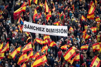 45 тысяч человек вышли на демонстрацию в Мадриде против уступок Каталонии