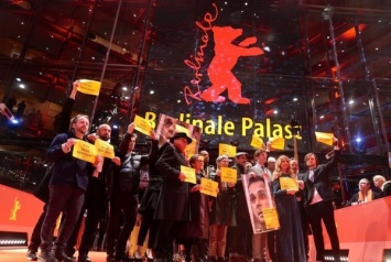 На красной дорожке Berlinale прошел флешмоб с призывом освободить Олега Сенцова