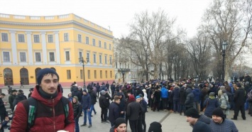 В Одессе и Киеве пранкеры собрали проплаченных "активистов" на митинг за несуществующего п