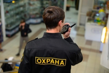 В торговом центре Новороссийска охранник протащил девочку по лестнице и сломал ей позвоночник. Видео