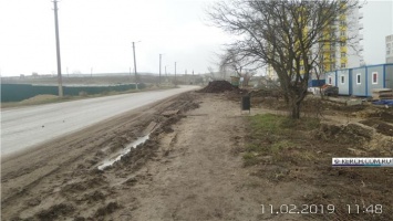 Керчане: строители дома для депортированных граждан лишили местных жителей пешеходной дорожки