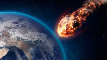 Огромный пылающий метеорит упал на город: видео от очевидцев