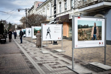 Фотовыставка под открытым небом «Герои России, какими их не видел никто» открылась в Симферополе