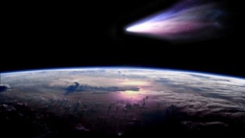 Яркая комета стремительно сближается с Землей
