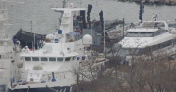 В Керчи спрятали захваченные украинские корабли (ФОТО)